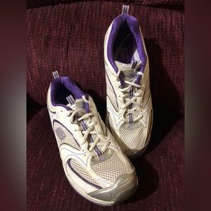 Skechers Shape-Ups XF Accelerators - White/Purple - Size 10
